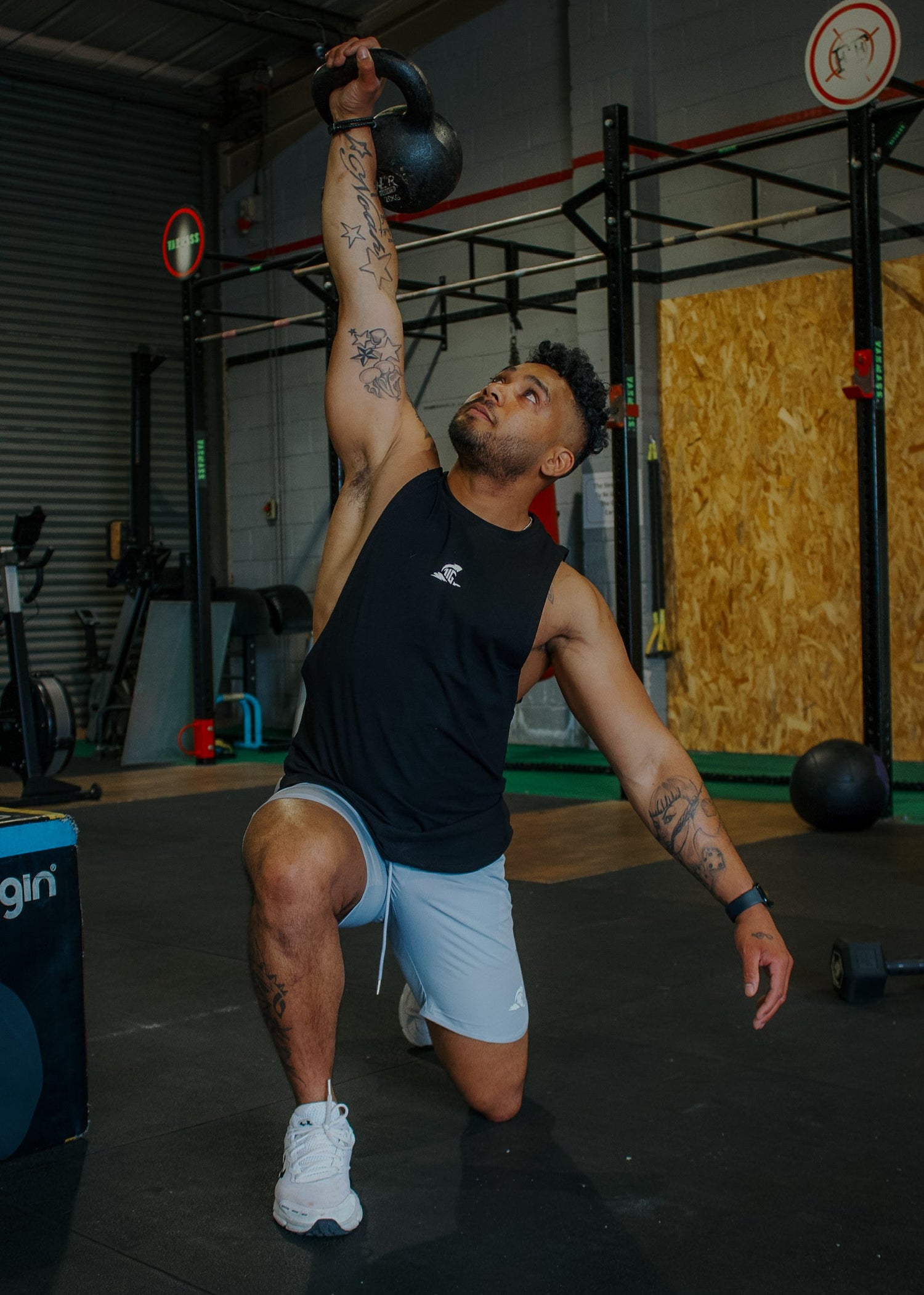 THE IRON GRAFT Open Arm Tank - Black