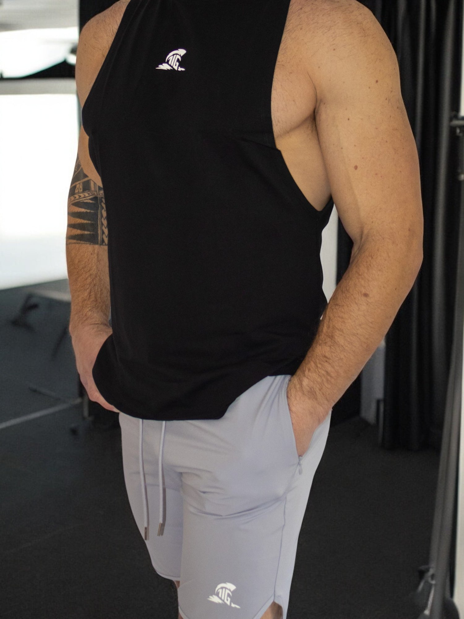 THE IRON GRAFT Open Arm Tank - Black