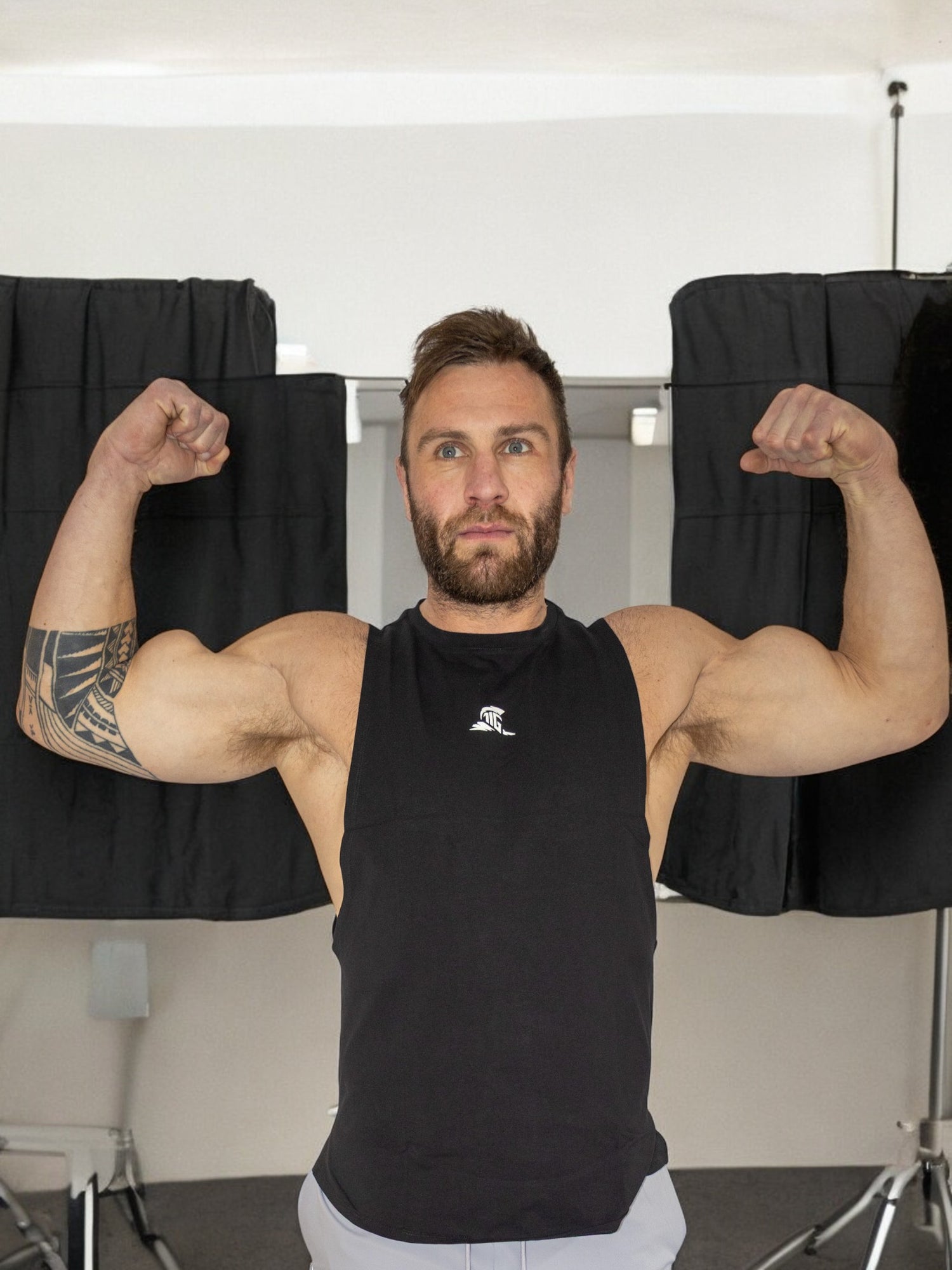 THE IRON GRAFT Open Arm Tank - Black