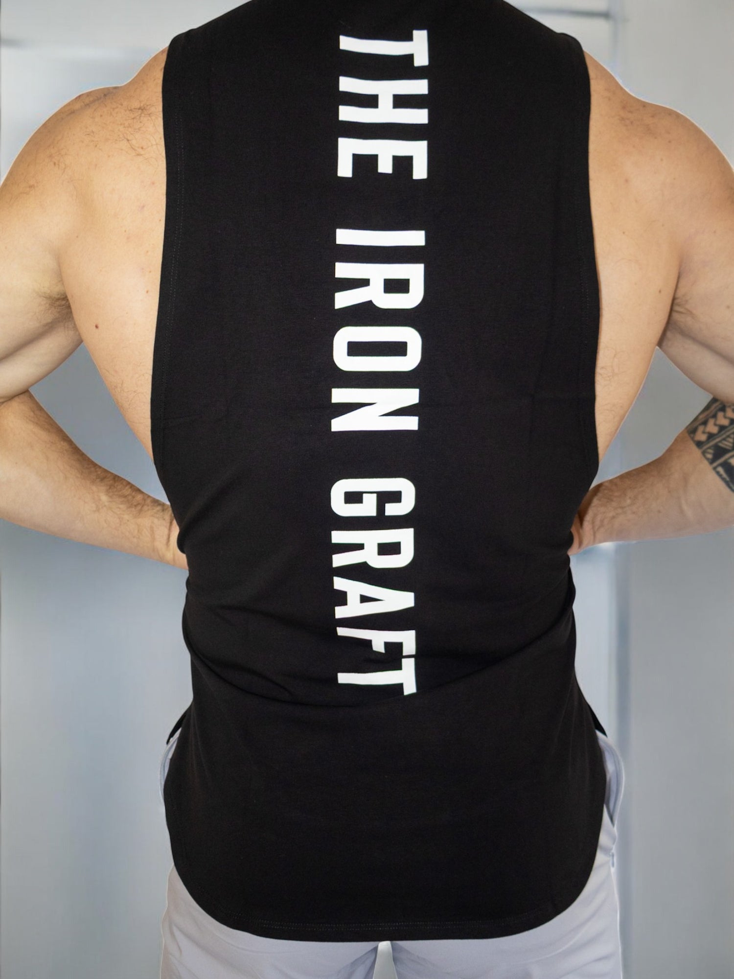 THE IRON GRAFT Open Arm Tank - Black