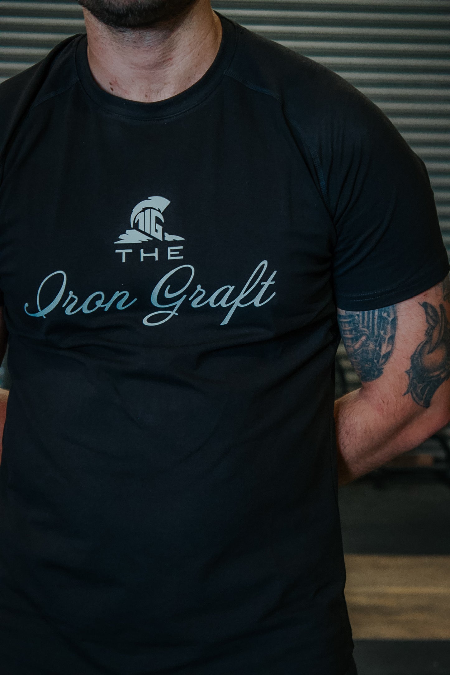 THE IRON GRAFT Muscle Fit T-Shirt - Black